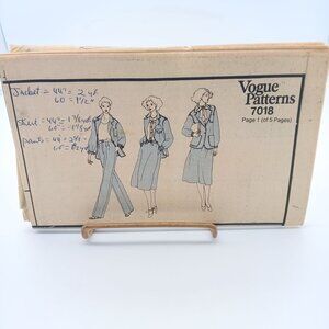 UNCUT Vintage Sewing PATTERN Vogue 7018, Ladies 1970s Jacket Skirt, Straight